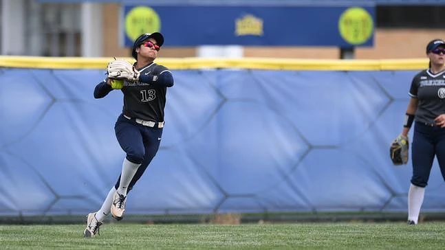 Sophomore Izzy Alamillo